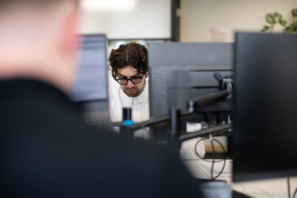 Job Hugging: Why More Employees Are Staying Put and What It Means for Hiring Managers